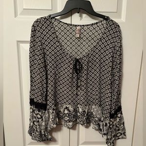 Women’s extra large blouse.